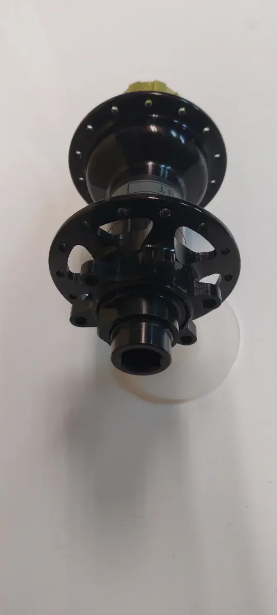 Buje Trasero XLC Boost Negro Dorado