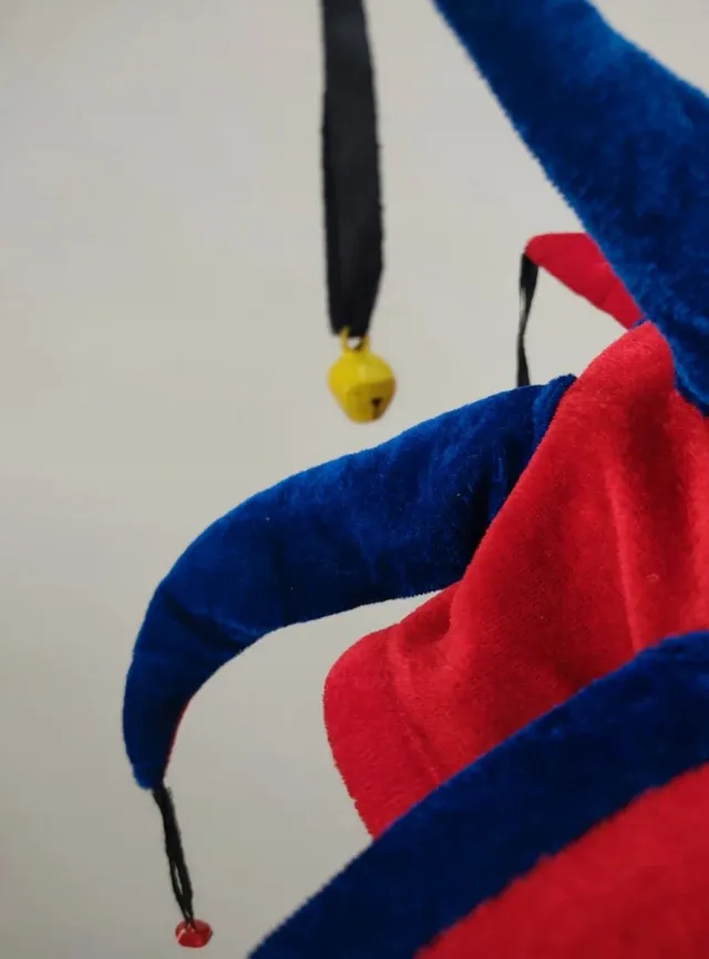 Gorro Arlequín Azul y Rojo con Cascabeles