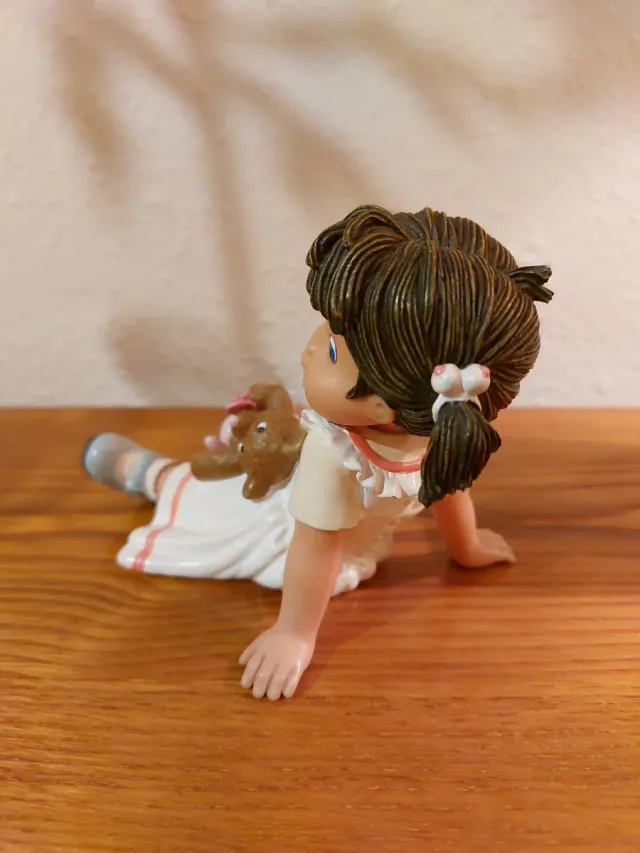 Figura Nadal numerada 344/5000.Niña con su peluche