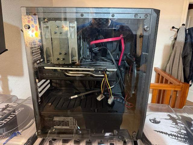 PC Gaming Negro con Panel Lateral Transparente