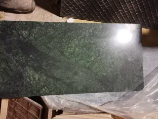 Baldosa verde mármol veteado