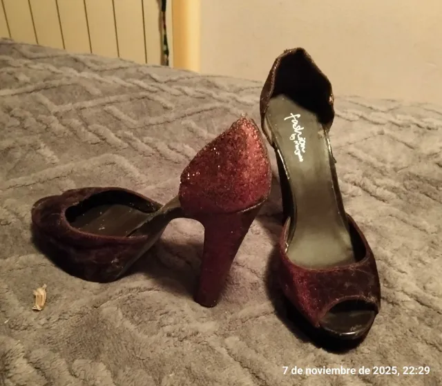 Zapatos de tacón Marypaz marrones y dorados