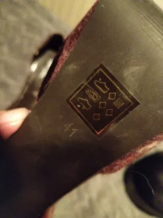 Zapatos de tacón Marypaz marrones y dorados