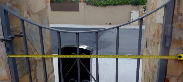 Puerta exterior hierro peatonal