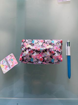 estuche neceser Sanrio kitty pompom pudín japonés