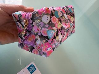 estuche neceser Sanrio kitty pompom pudín japonés