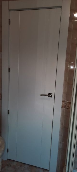 Puerta maciza lacada blanca