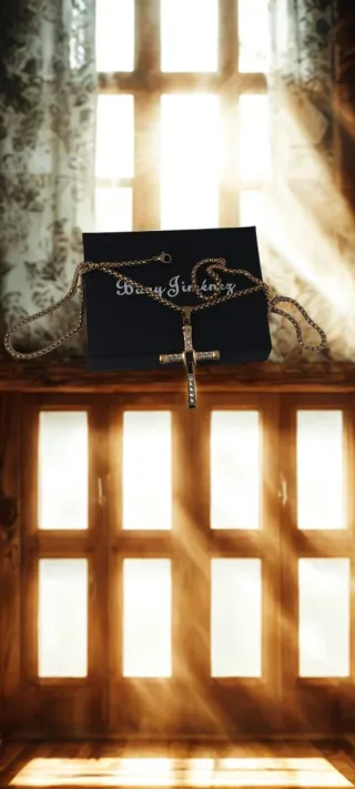 Collar Cruz Oro Acero Inoxidable Caja