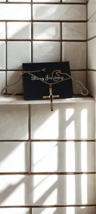 Collar Cruz Oro Acero Inoxidable Caja