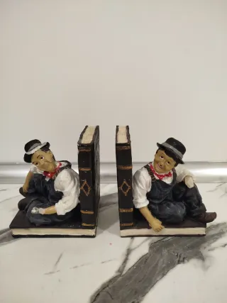 Coppia di supporti per libri con figure comiche