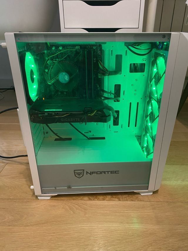 PC Gaming Blanco con luces led