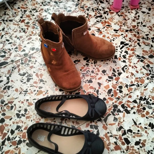 Stivaletti beige e neri per bambina