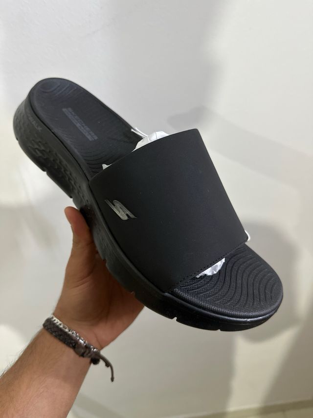 Sandalias Skechers GoWalk Negras