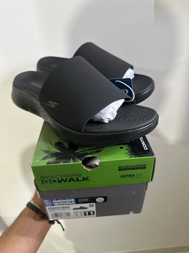 Sandalias Skechers GoWalk Negras