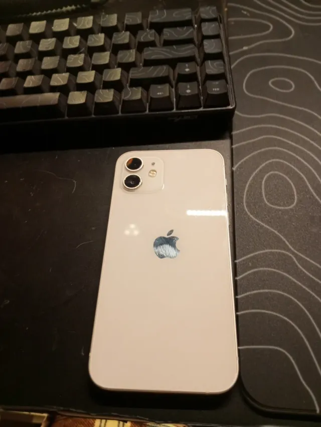 iPhone 12 y 13 + 4 fundas