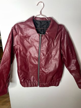 Chaqueta de cuero roja