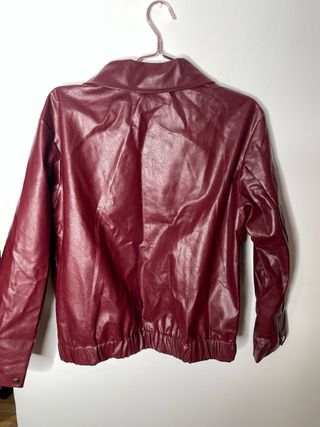 Chaqueta de cuero roja