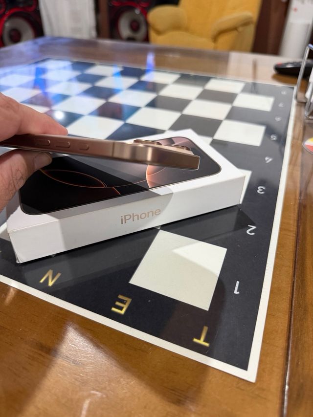 iPhone 16 Pro Dorato