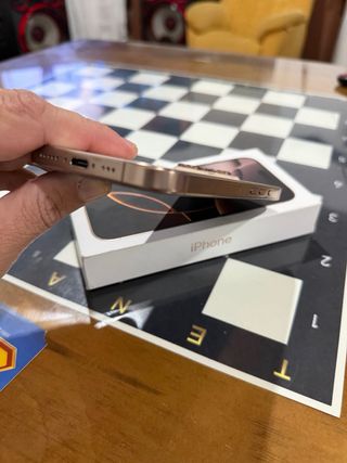 iPhone 16 Pro Dorato