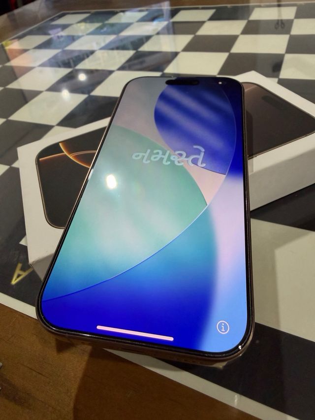 iPhone 16 Pro Dorato