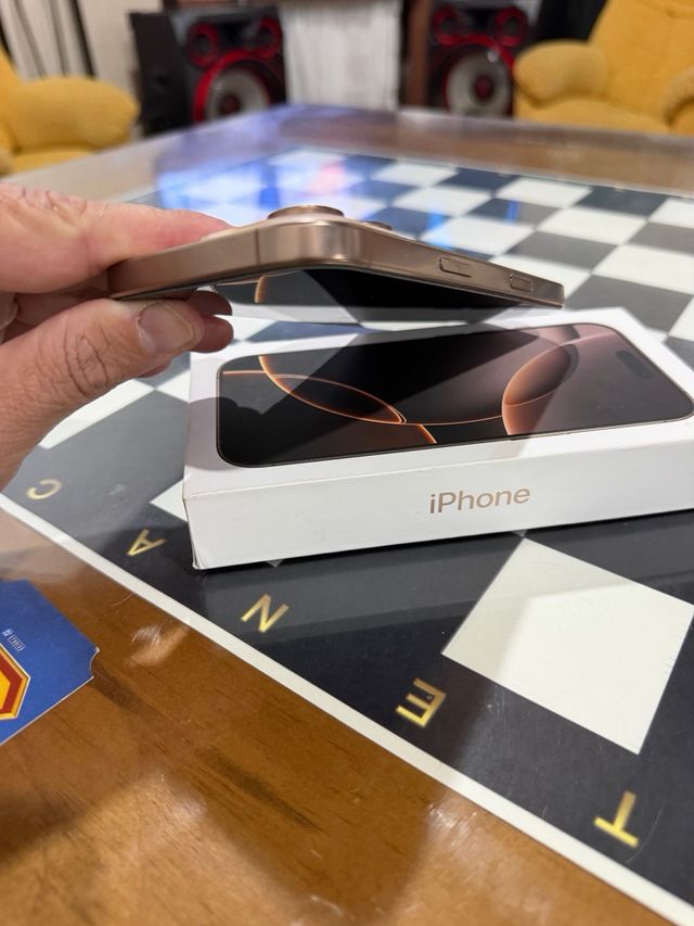 iPhone 16 Pro Dorato