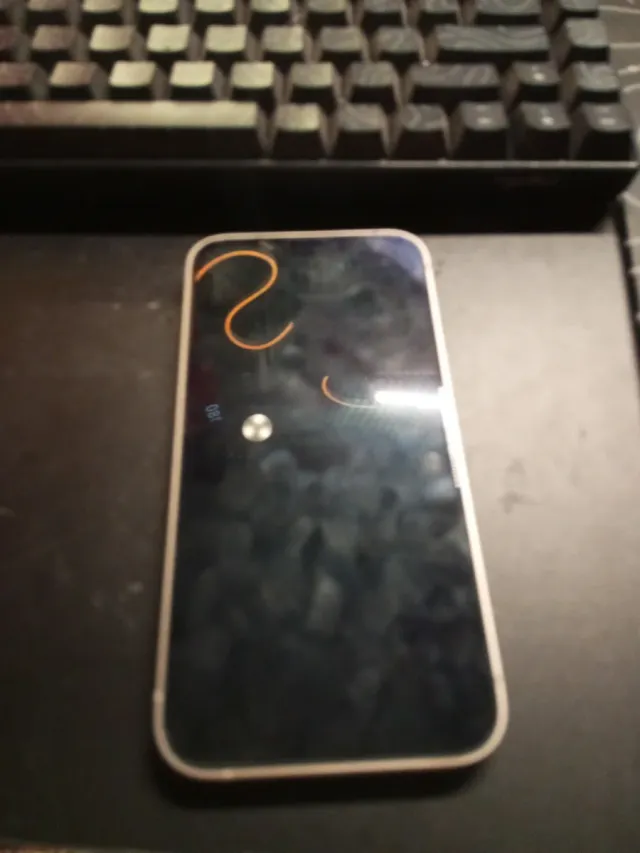 iPhone 13 Blanco - Se apaga cada 5 min.