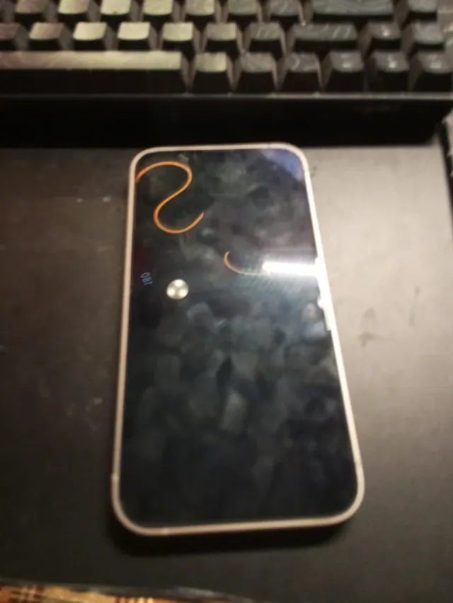 iPhone 13 Blanco - Se apaga cada 5 min.