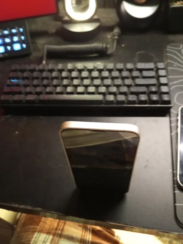 iPhone 13 Blanco - Se apaga cada 5 min.