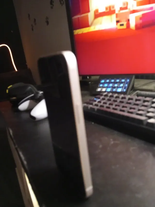 iPhone 13 Blanco - Se apaga cada 5 min.