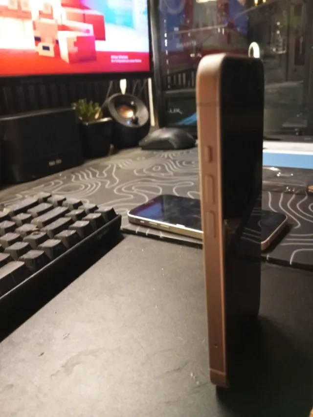 iPhone 13 Blanco - Se apaga cada 5 min.