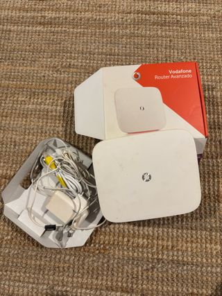 Router Vodafone Avanzado + Cables
