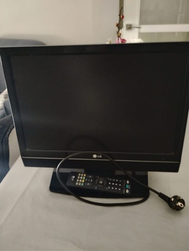 Televisión LG Negra 19, n necesita TDT