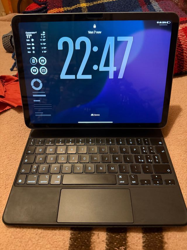 iPad Air M2 128GB Wi-Fi Blu + Magic Keyboard