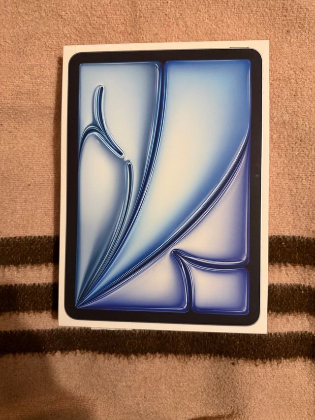 iPad Air M2 128GB Wi-Fi Blu + Magic Keyboard