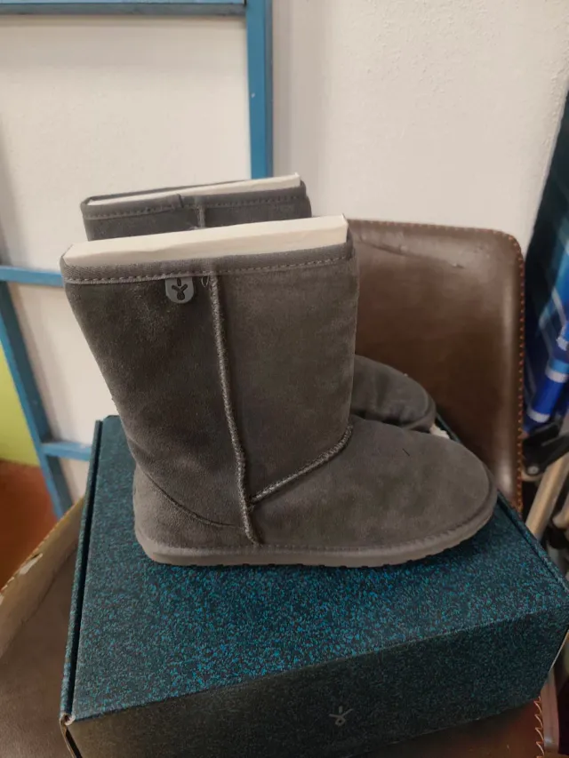 Botas grises de ante