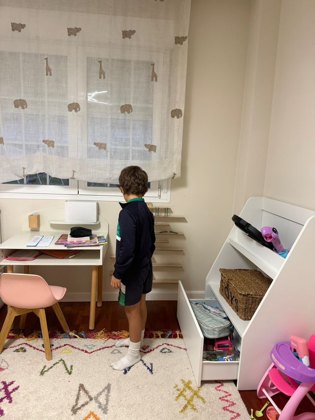 Escritorio y silla infantil blanco