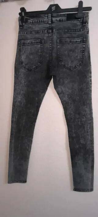 Pantalón vaquero Pull&Bear gris talla M