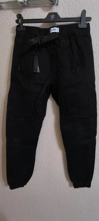 Pantalón cargo Pull&Bear negro hombre