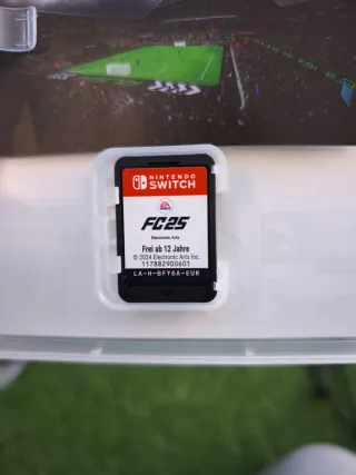 Nintendo Switch OLED Blanca + FIFA 25