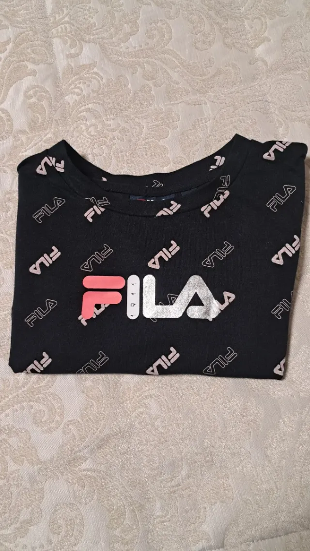 Top deportivo Fila negro y rosa