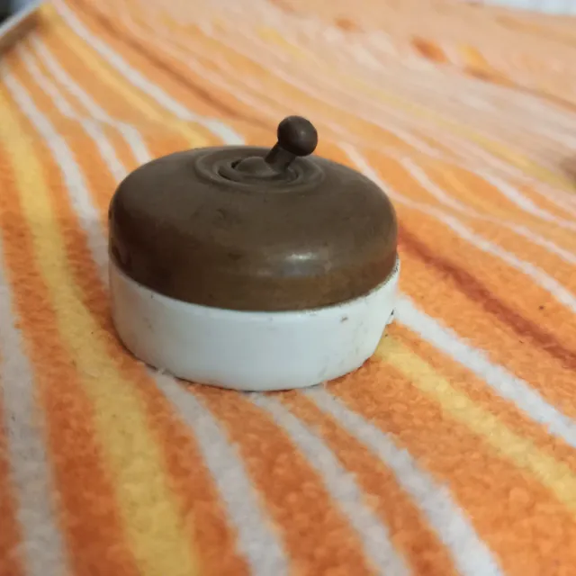 Interruptor antiguo de porcelana y metal 4.5 cm