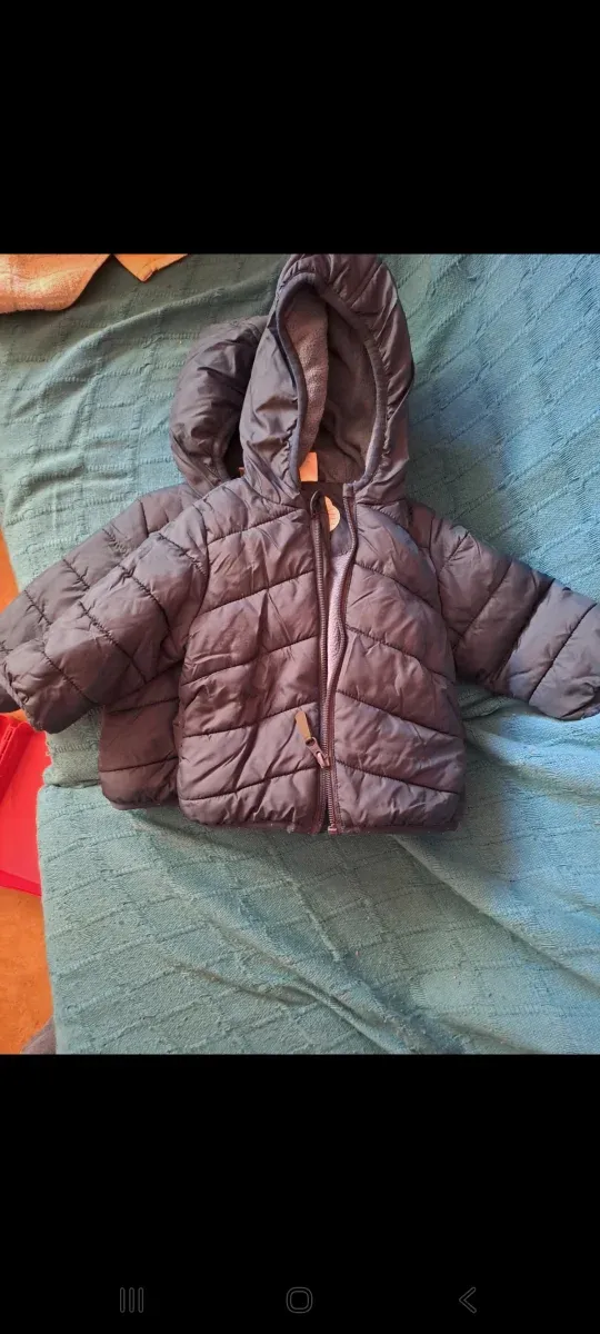 Cazadora acolchada bebé 6-9 meses