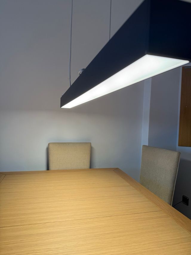 Lámpara colgante LED negra