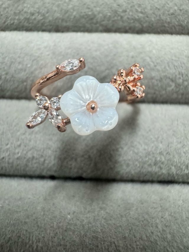 Anel Flor Dourado Ajustável