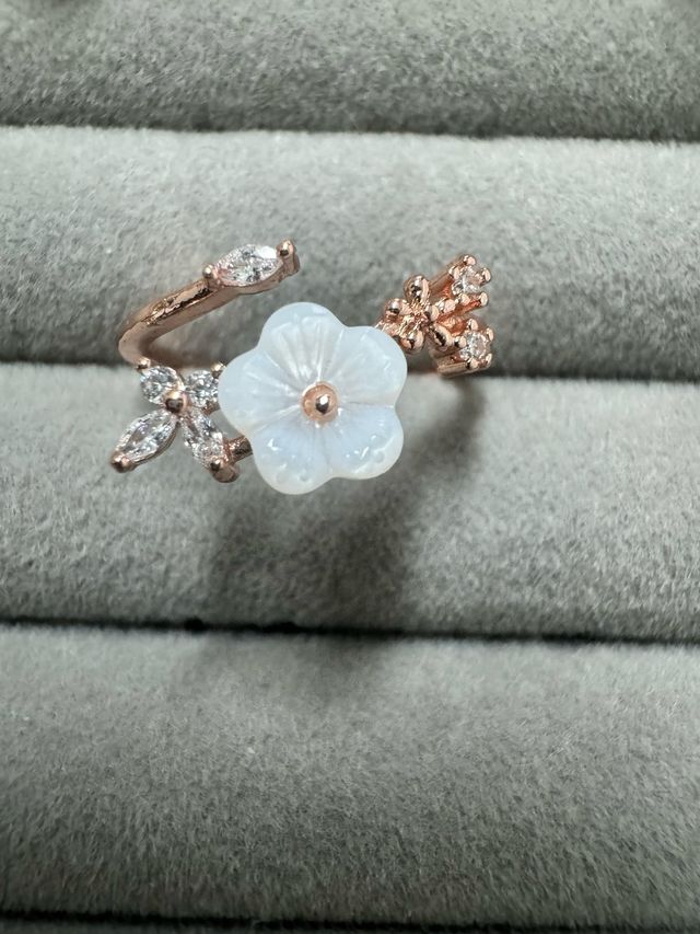 Anel Flor Dourado Ajustável