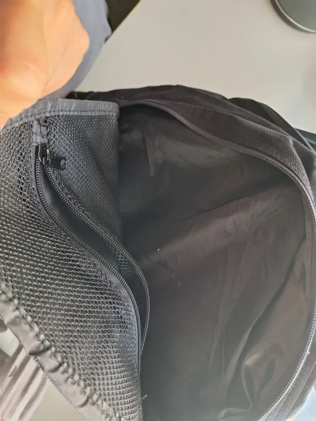 Mochila deportiva negra