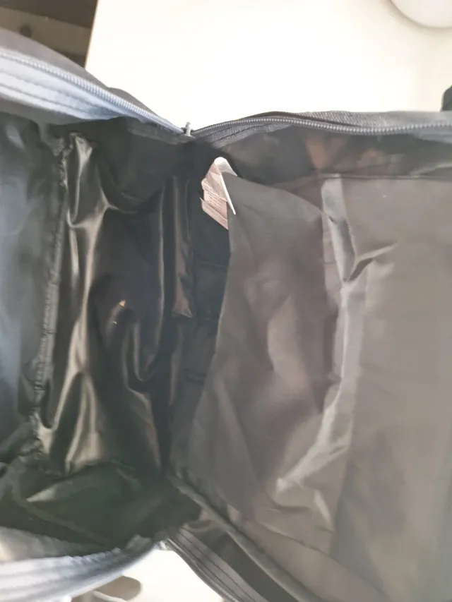 Mochila deportiva negra