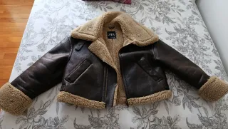 Cazadora Zara efecto piel forrada beige/marrón M