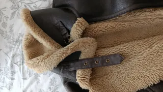 Cazadora Zara efecto piel forrada beige/marrón M