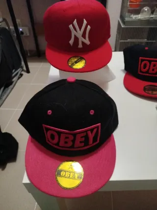 Gorras NY y OBEY.  Tallas 53 ,56,,58